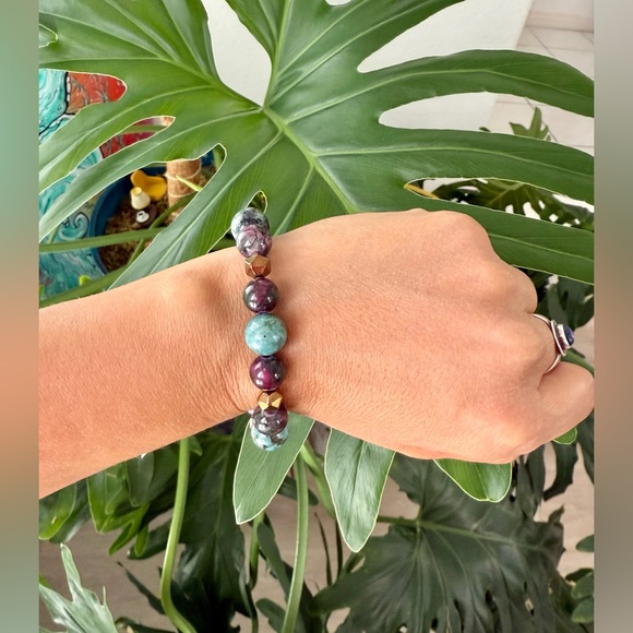 Energy Balancing Bracelet | Howlite + Jasper + Hematite Trio - Picture 2 of 5